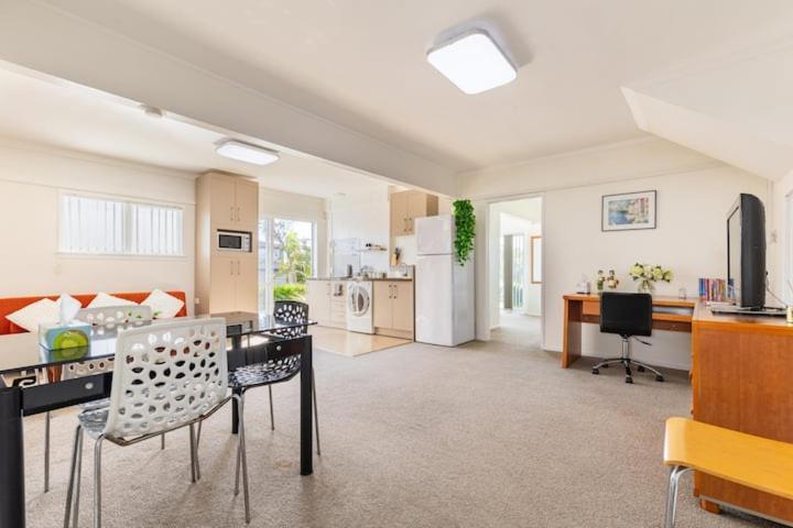 Your Home In Cockle Bay オークランド エクステリア 写真